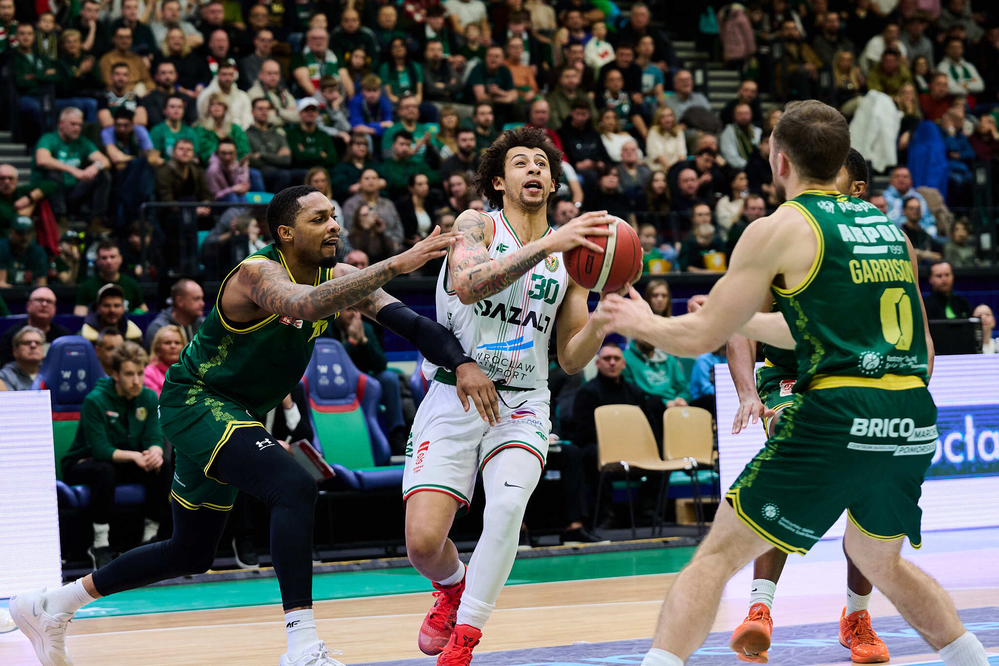 Українці за кордоном: гарна гра Санона у Єврокубку, Михайлюк зіграв 16 хвилин проти Голден Стейт